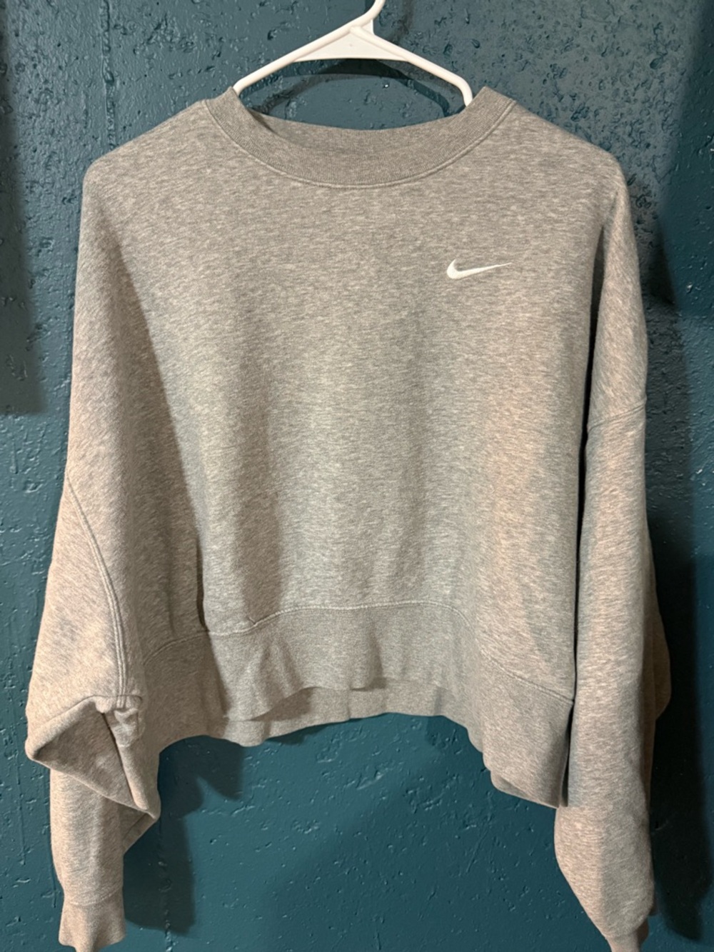 Nike Light Gray Cropped Crewneck Sweatshirt